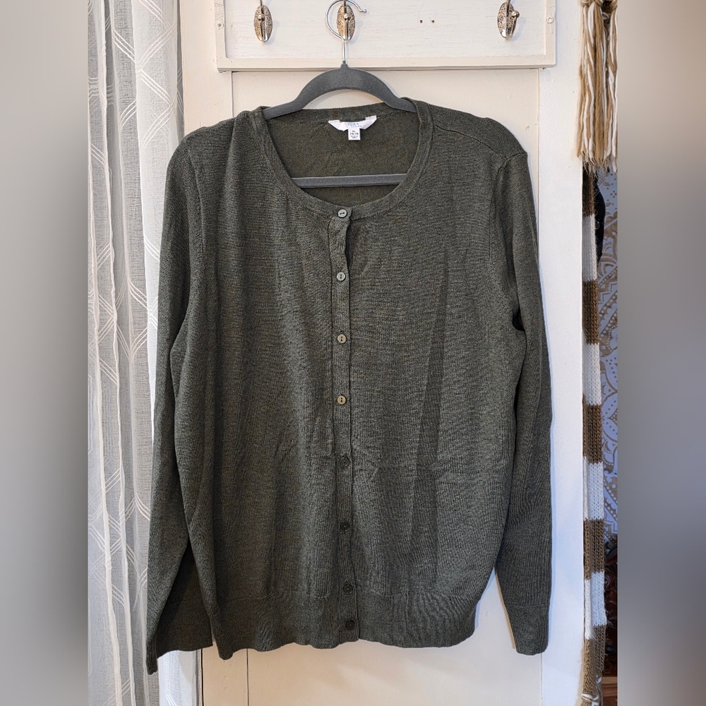 Time and Tru Olive Button Down Shirt